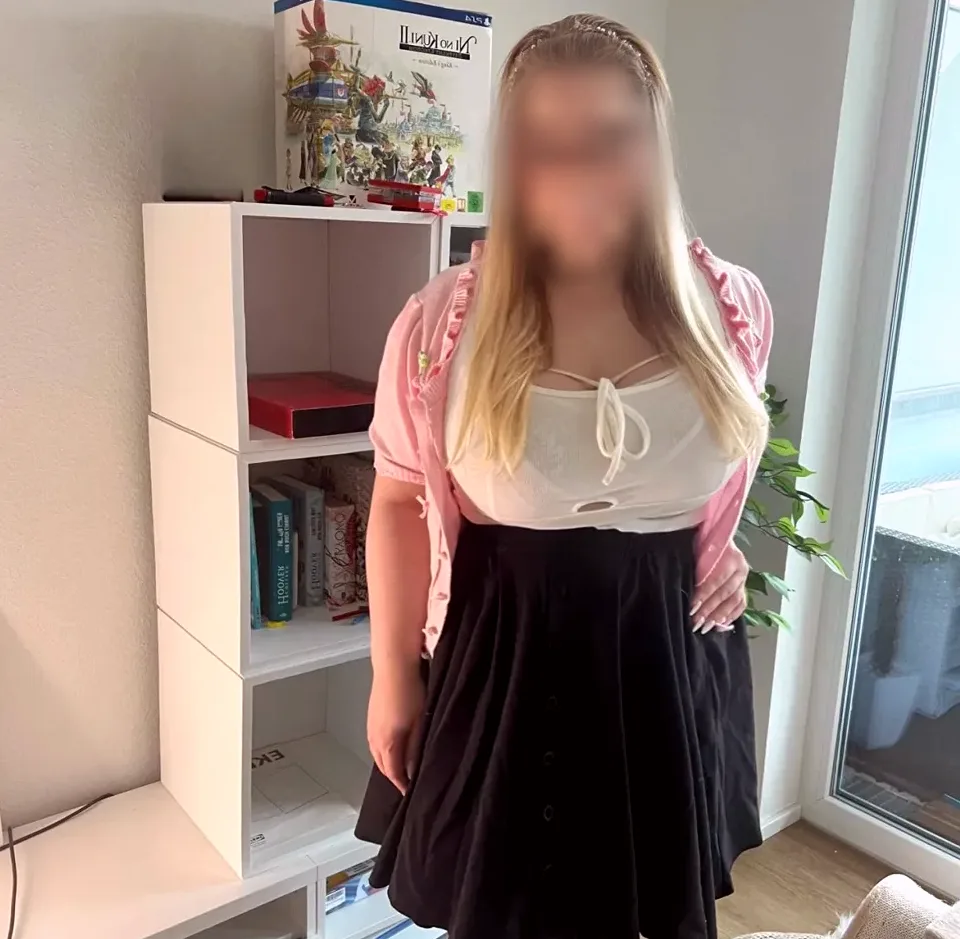 Vivien, 32